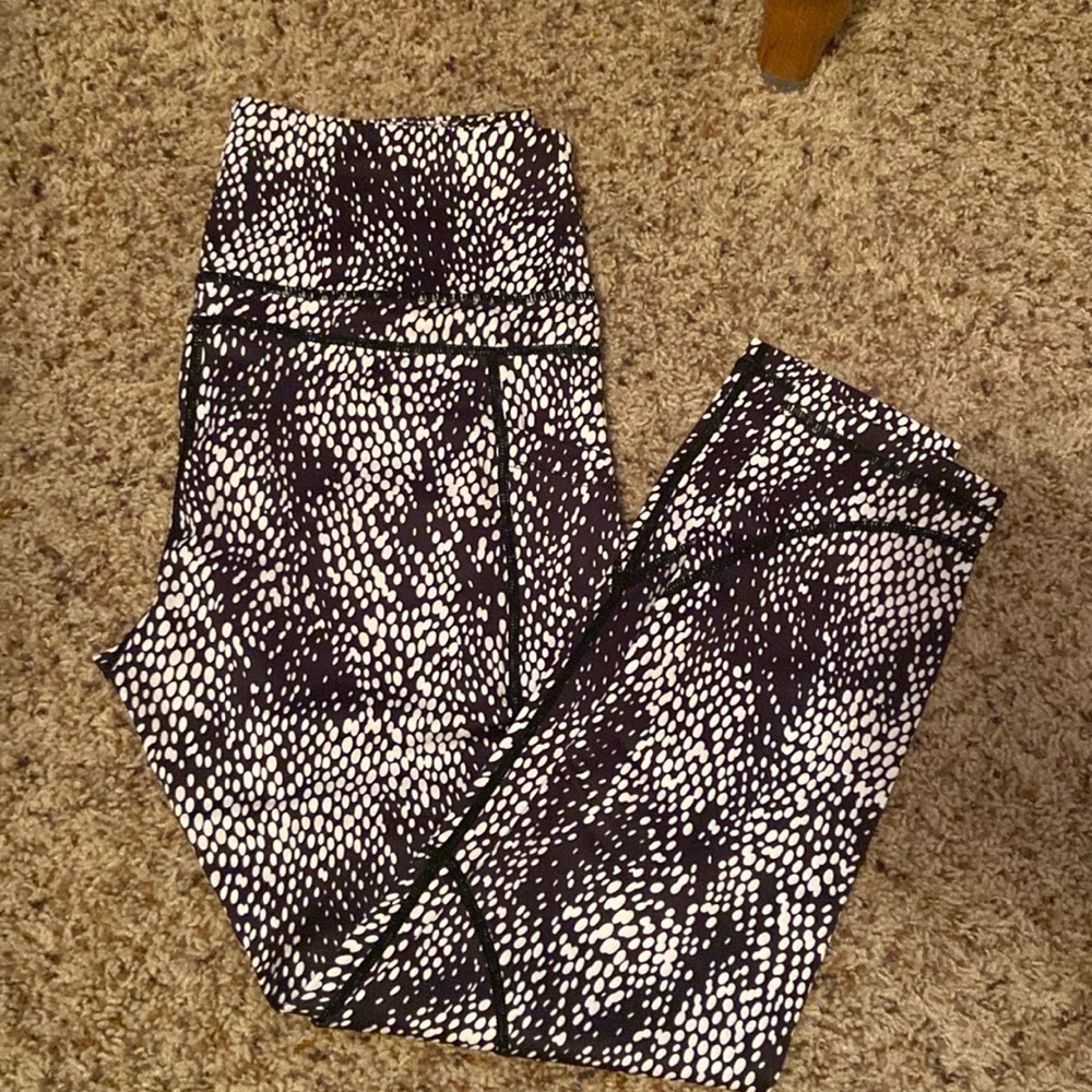 Zyia light n tight size 8-10 leggings with pockets